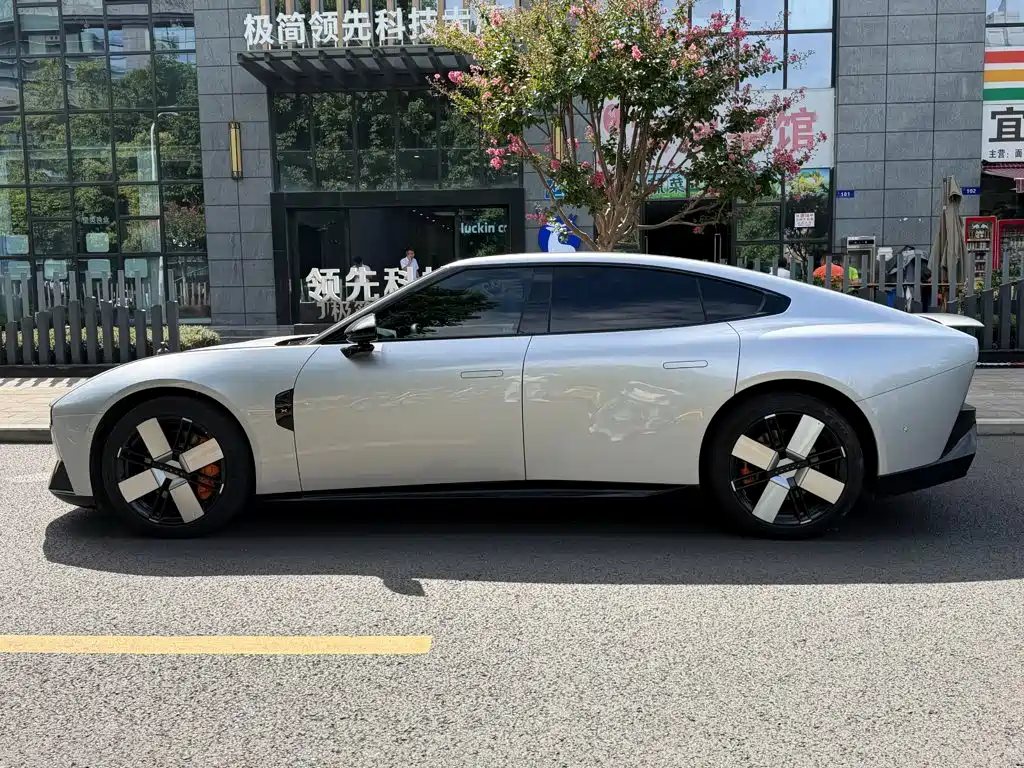 XPeng P7 — миниатюра 3