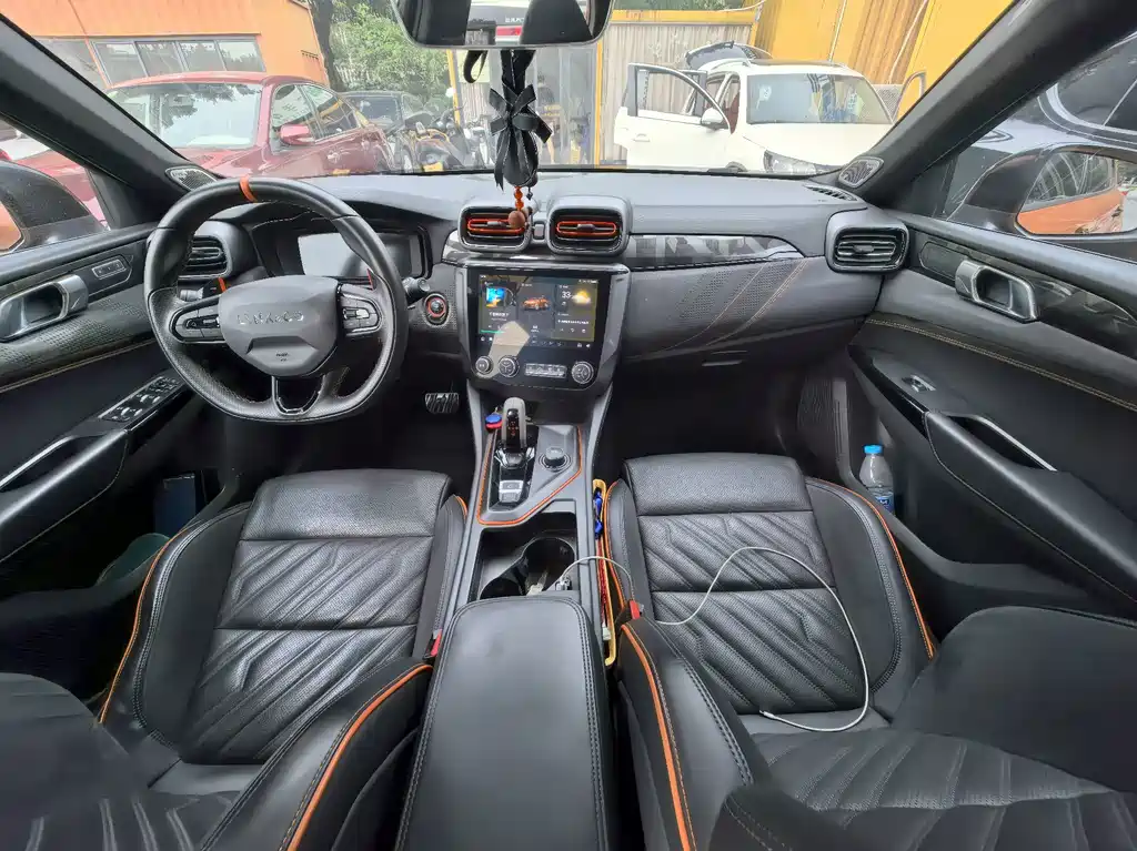 Lynk & Co 02 Hatchback — миниатюра 11