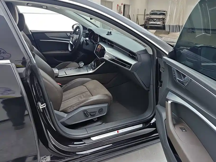 Audi A7L — миниатюра 8