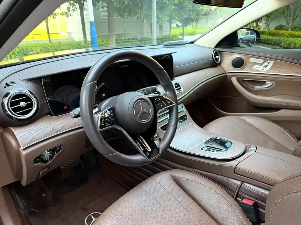 Mercedes-Benz E-Class — миниатюра 4