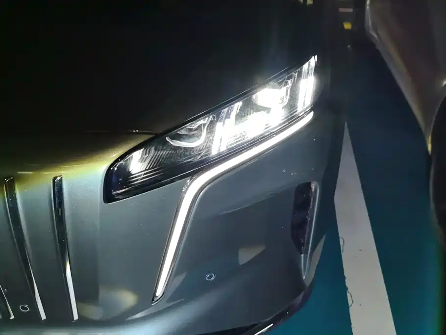 Hongqi Красный флаг HS6 PHEV — миниатюра 5