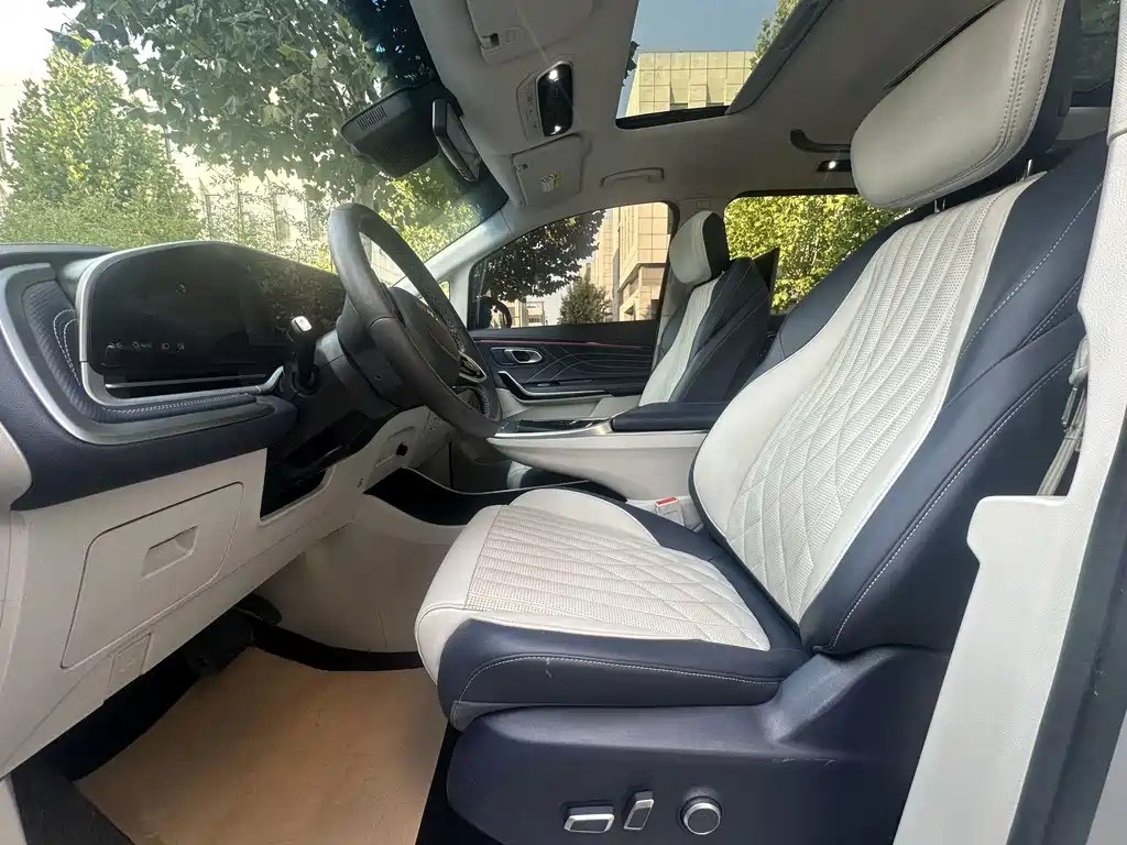 MAXUS G90 — миниатюра 11