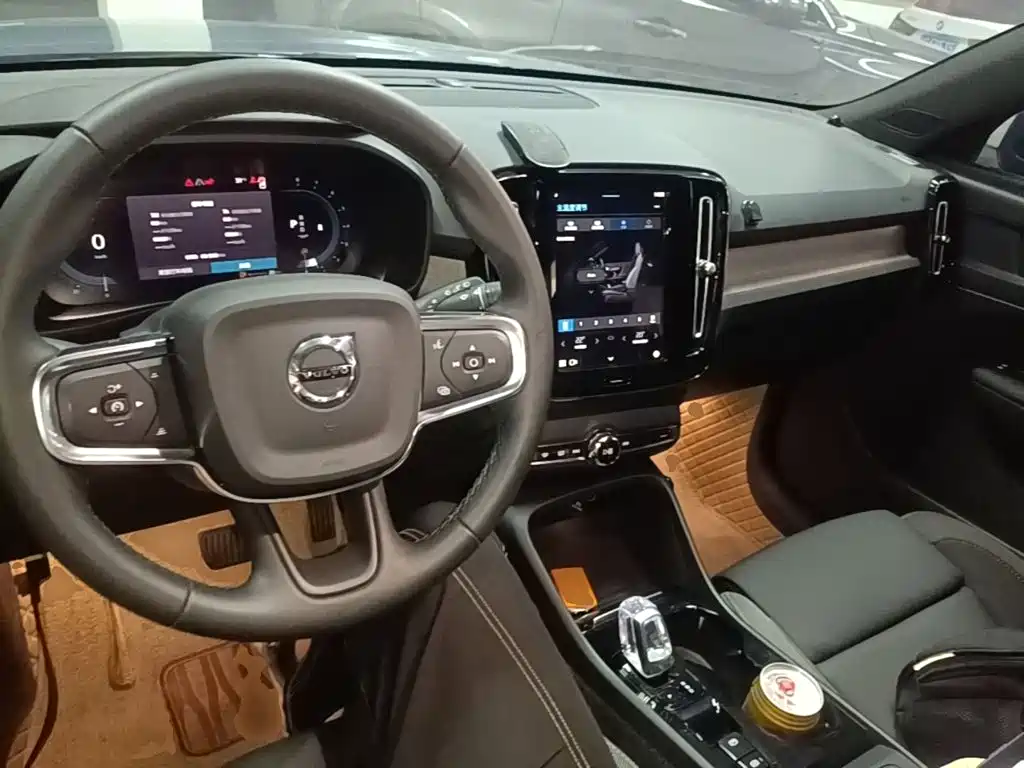 Volvo XC40 — миниатюра 10