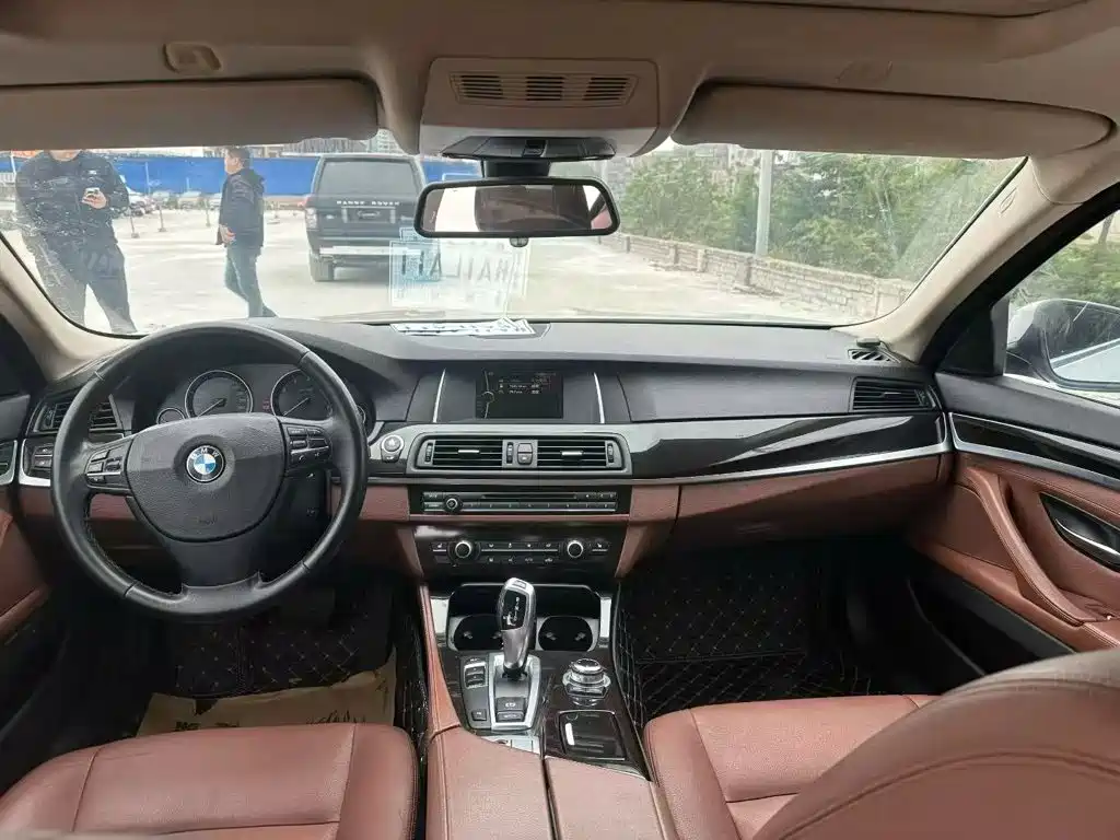 BMW 5 Series — миниатюра 6
