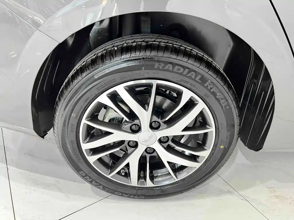 Geely Emgrand — миниатюра 19