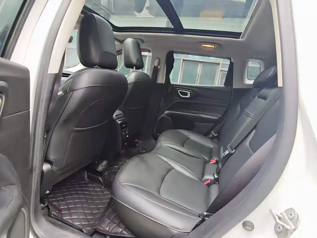 Jeep Compass — миниатюра 7