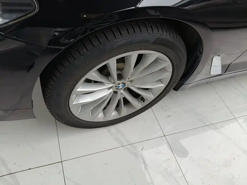 BMW 5 Series — миниатюра 23