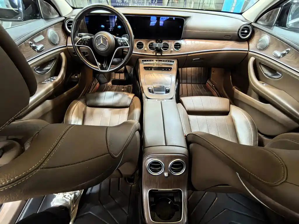 Mercedes-Benz E-Class — миниатюра 11