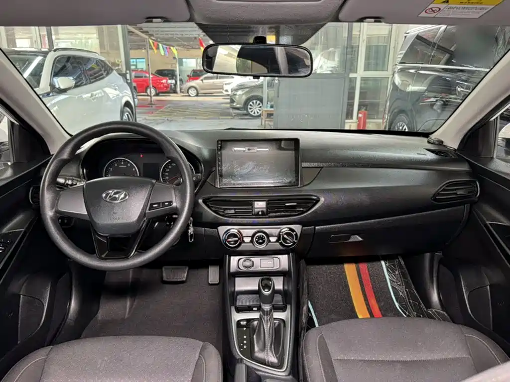 Hyundai Elantra — миниатюра 6