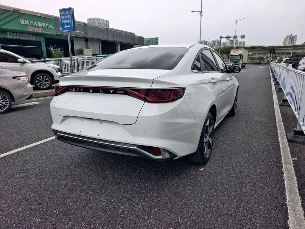 Geely Emgrand L — миниатюра 7