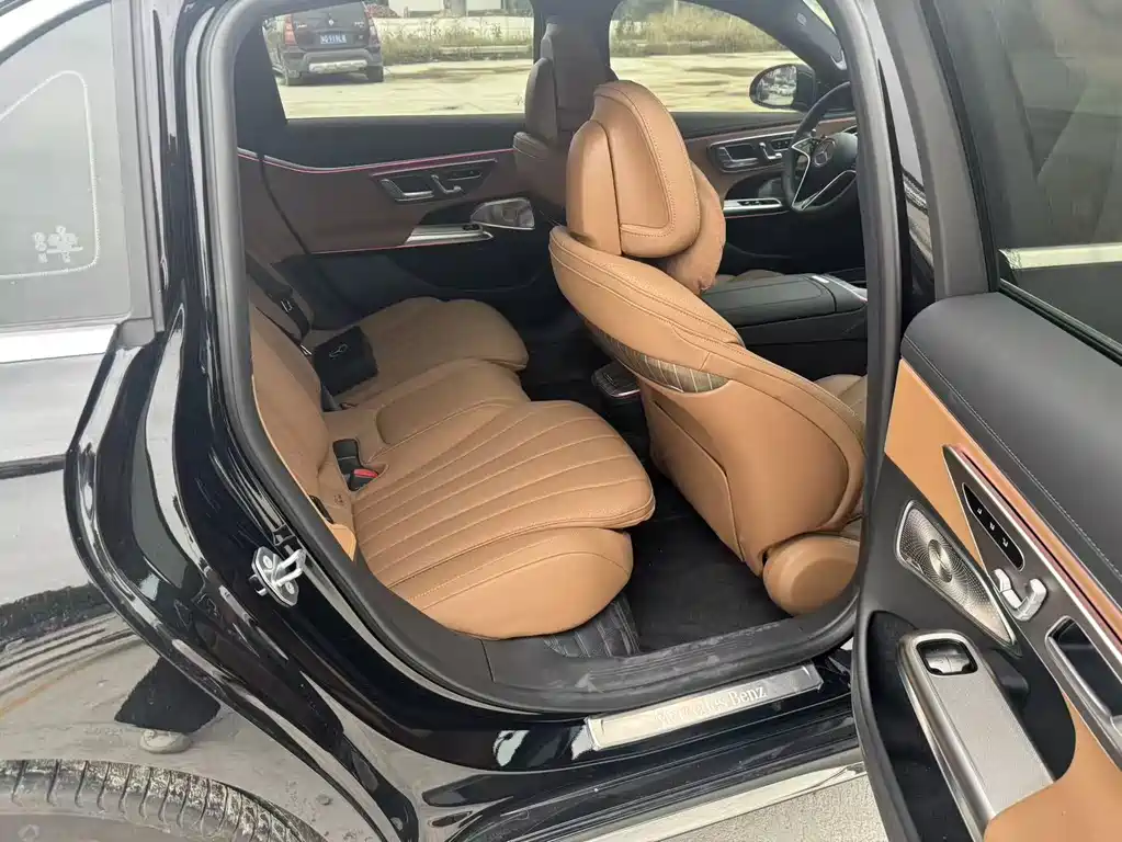 Mercedes-Benz E-Class — миниатюра 8