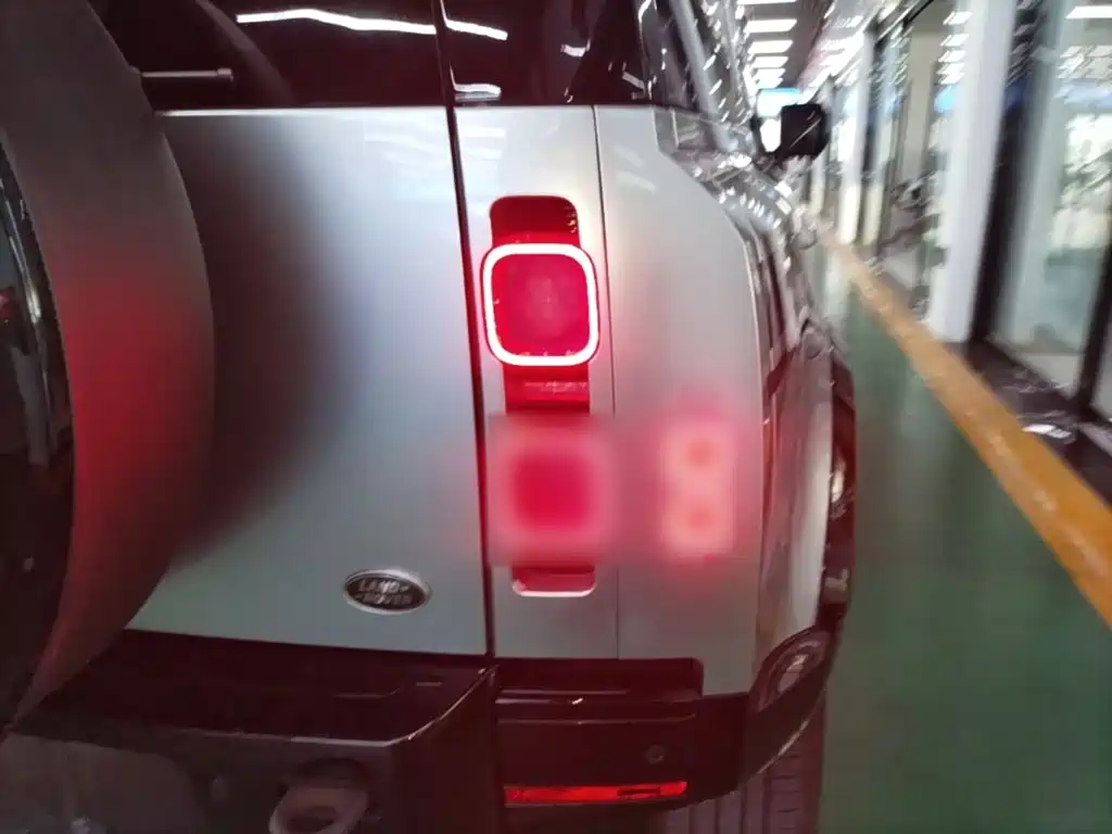 Land Rover Defender — миниатюра 8