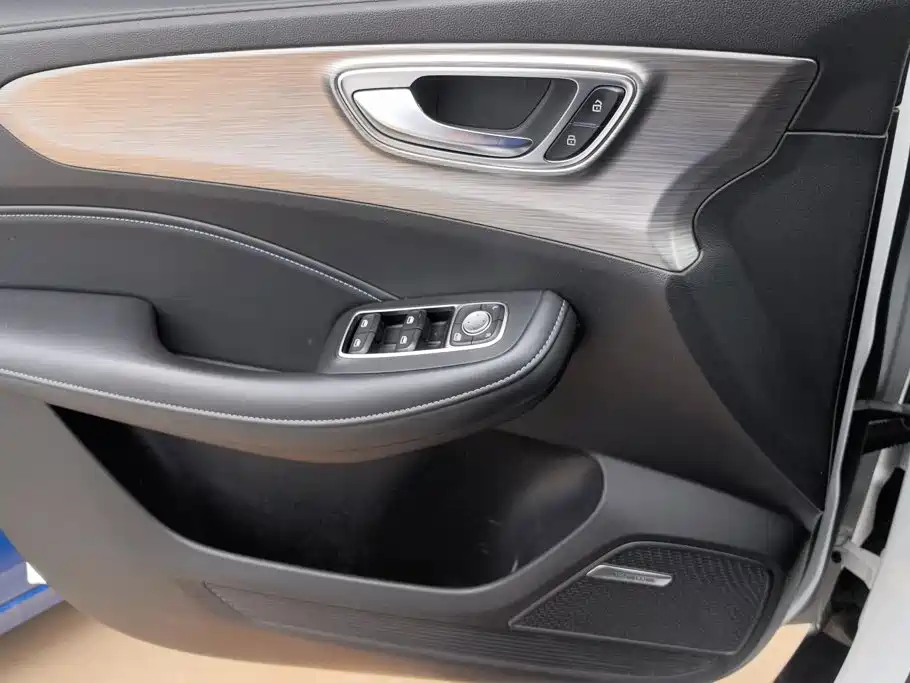 Roewe RX5 — миниатюра 7