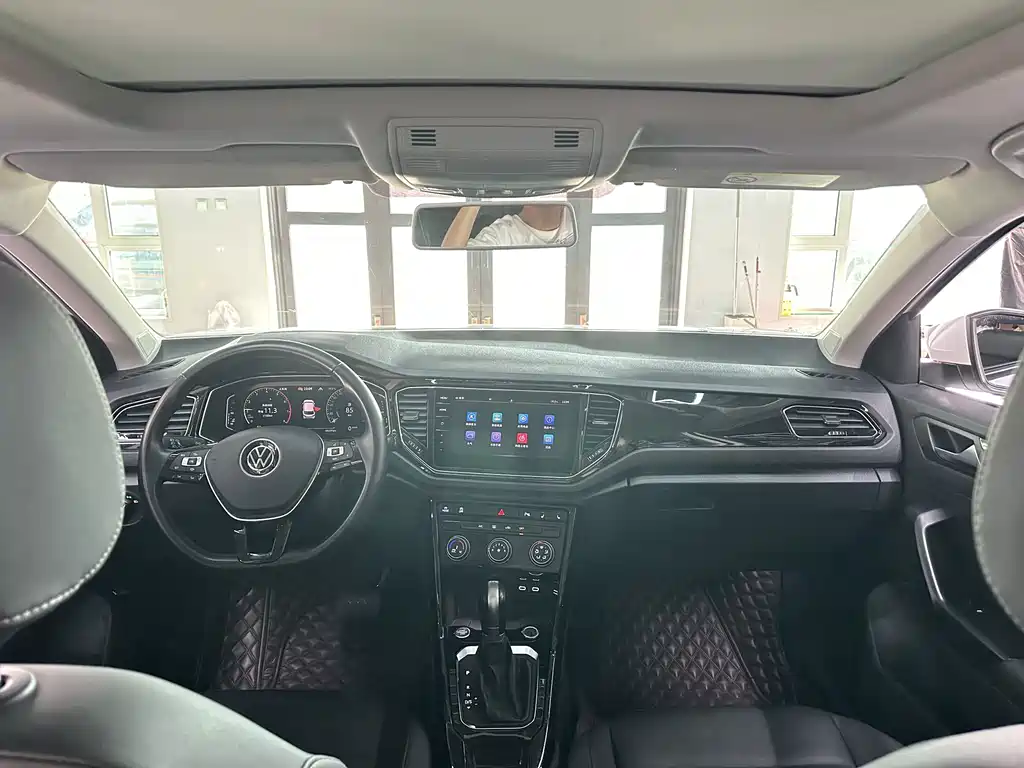 Volkswagen T-Roc — миниатюра 9