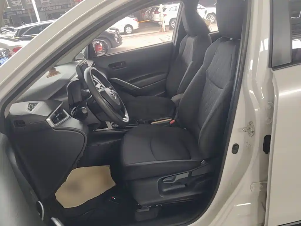 Toyota Corolla Cross — миниатюра 15