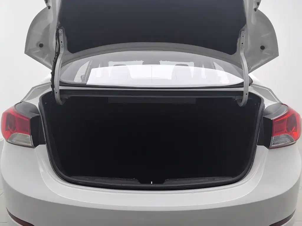 Hyundai Elantra Langdong — миниатюра 16