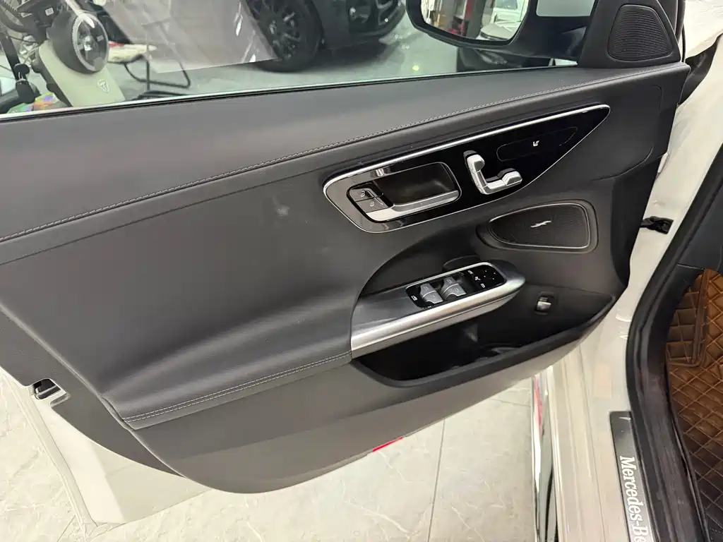 Mercedes-Benz C-Class — миниатюра 10