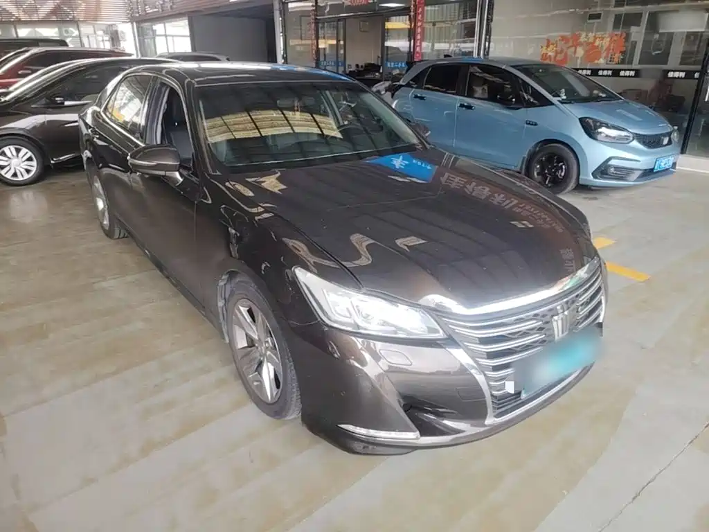 Toyota Crown — миниатюра 4