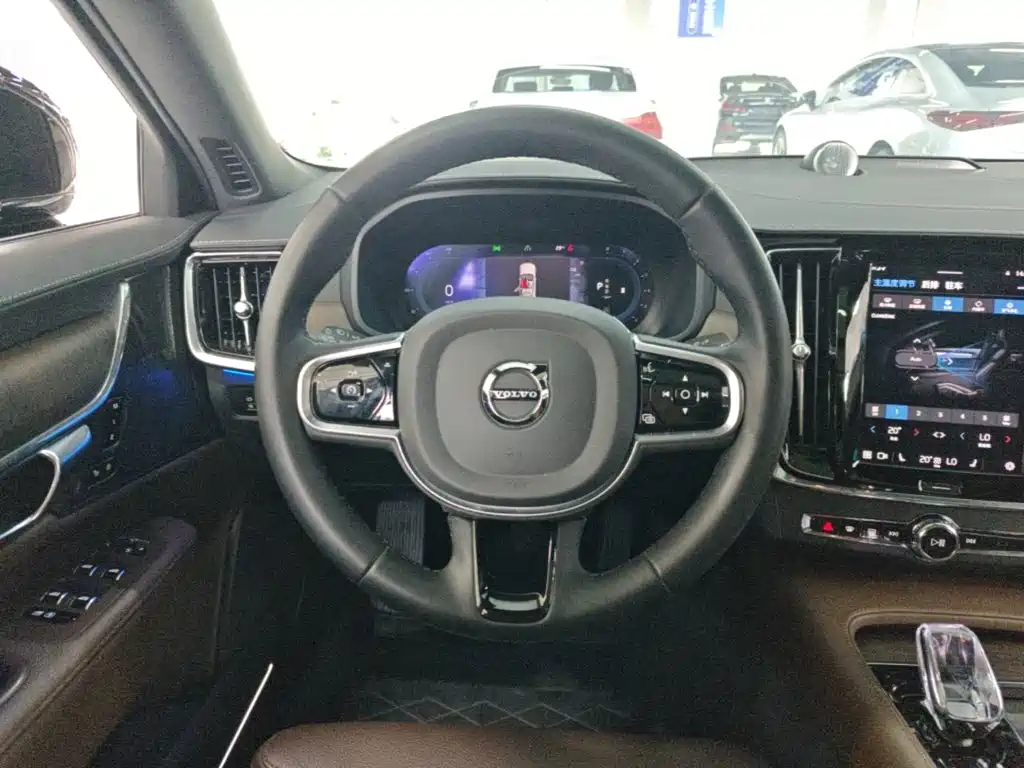 Volvo S90 — миниатюра 11