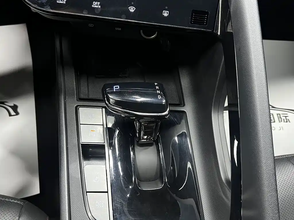 Hyundai Elantra — миниатюра 15