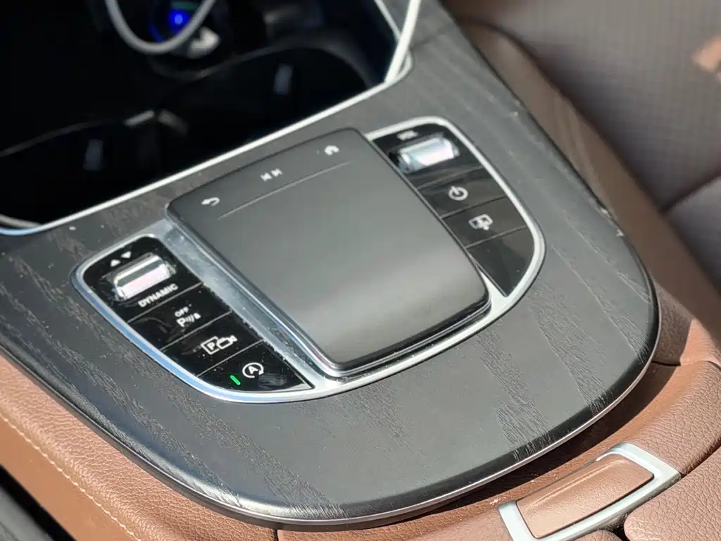 Mercedes-Benz E-Class — миниатюра 13