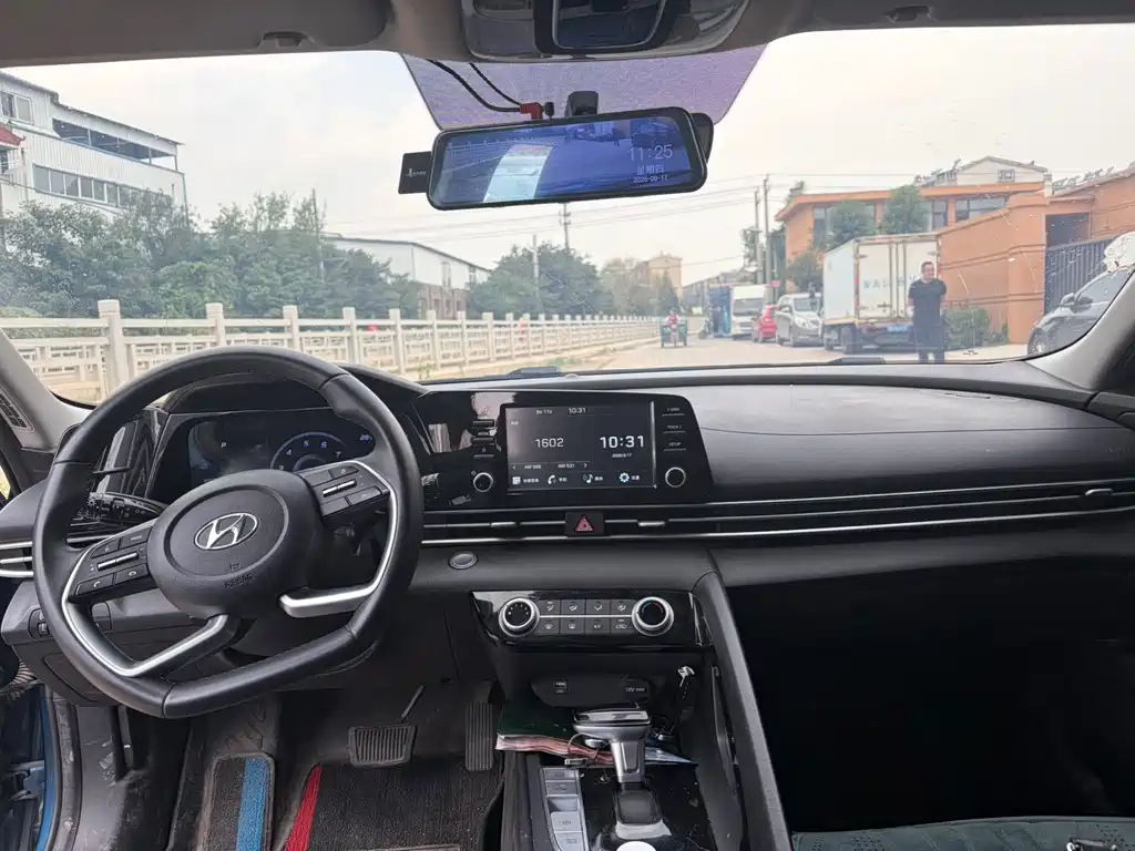 Hyundai Elantra — миниатюра 9