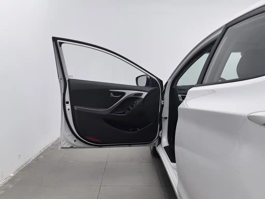 Hyundai Elantra Langdong — миниатюра 8