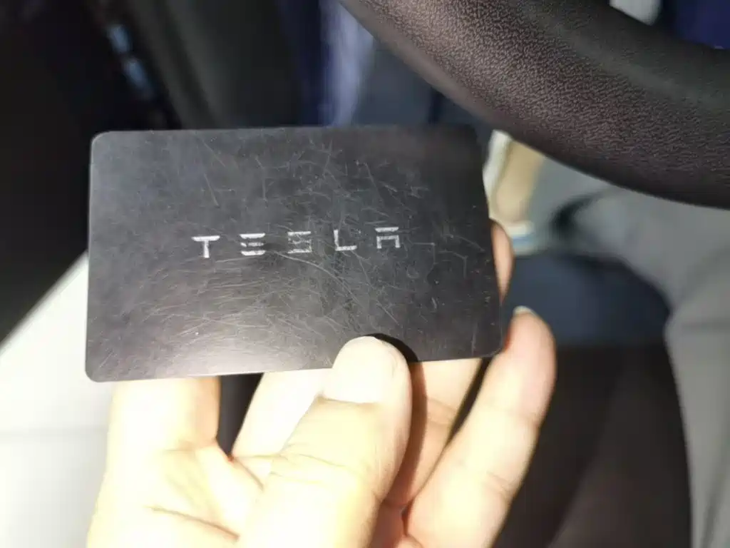 Tesla Model Y — миниатюра 9