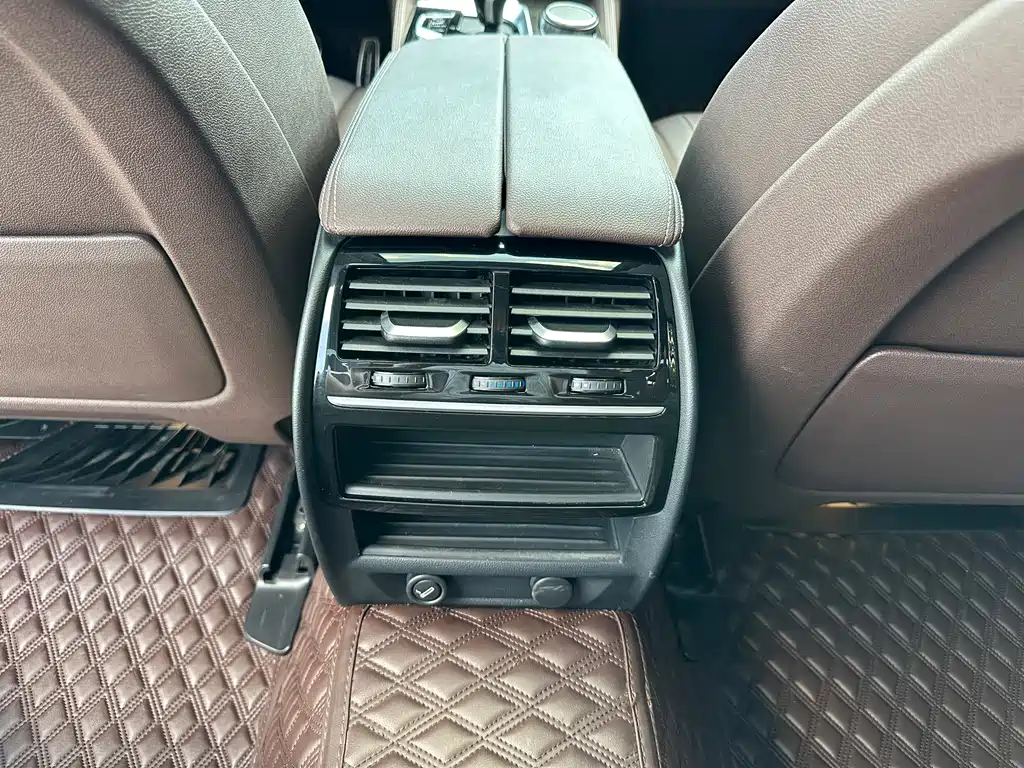 BMW 5 Series — миниатюра 15