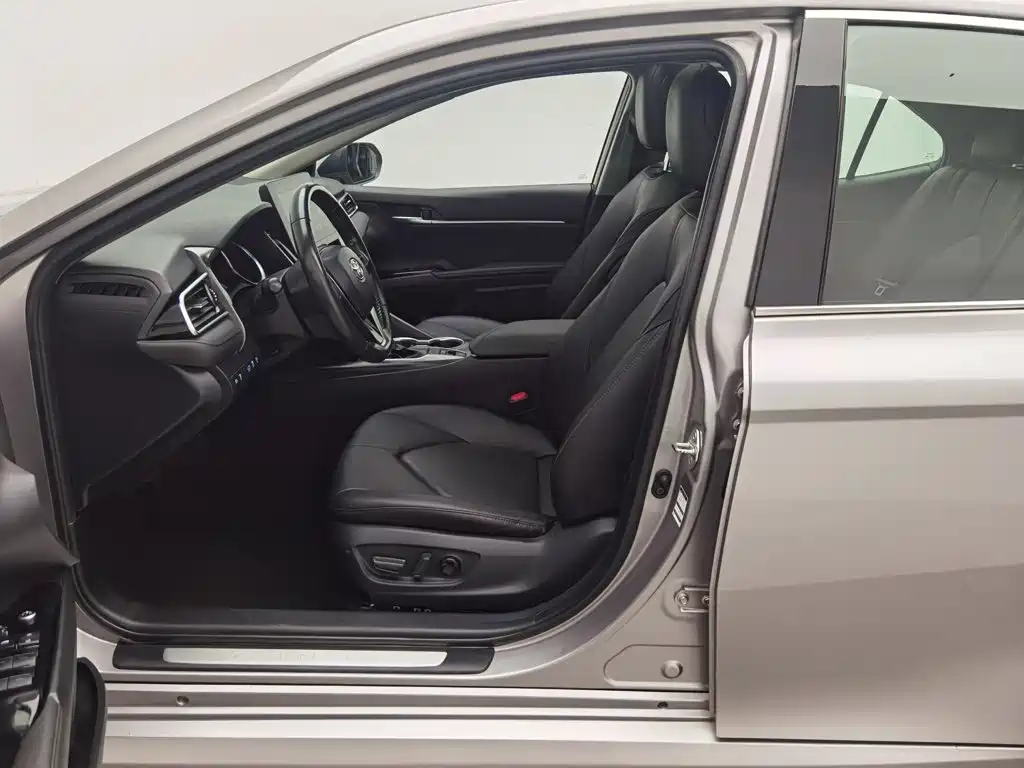 Toyota Camry — миниатюра 10