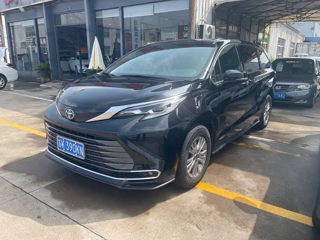 Toyota Sienna — миниатюра 2