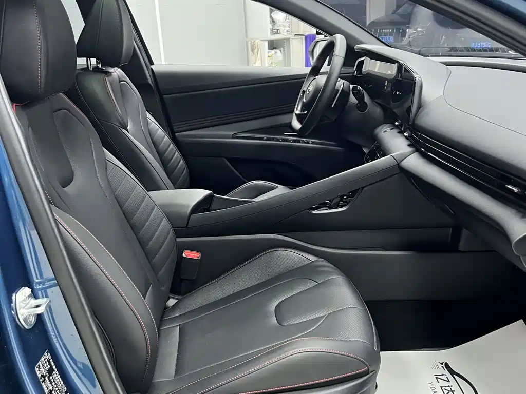 Hyundai Elantra — миниатюра 22