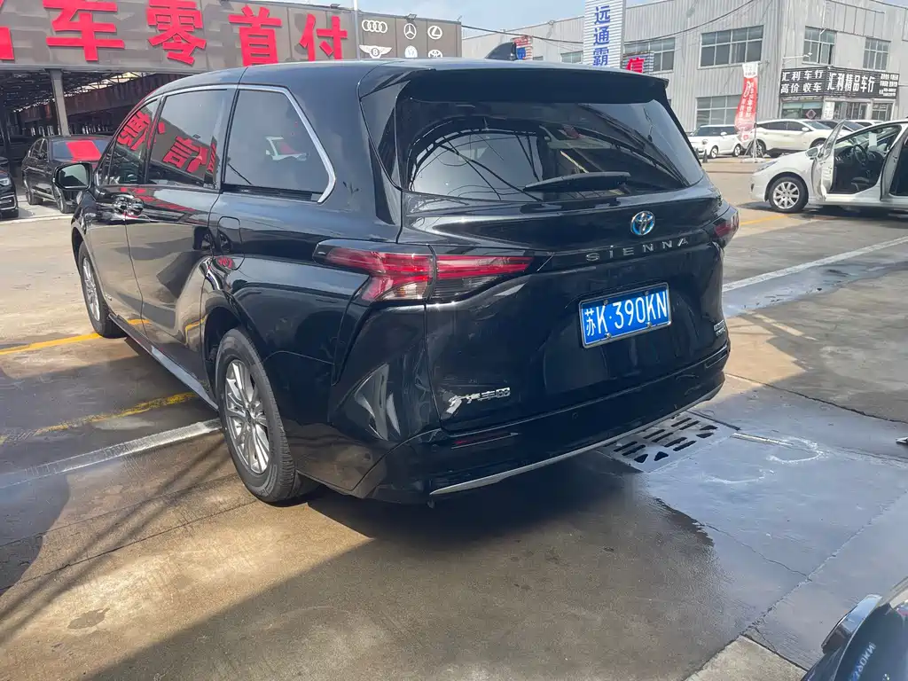 Toyota Sienna — миниатюра 9