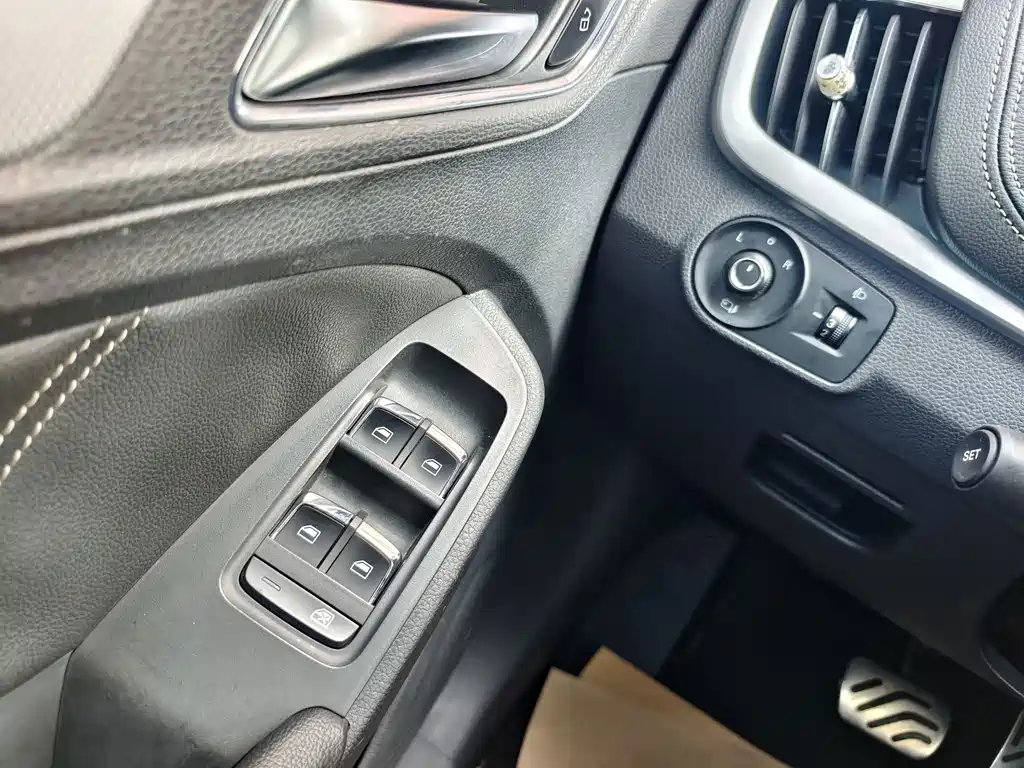 Roewe RX5 — миниатюра 16