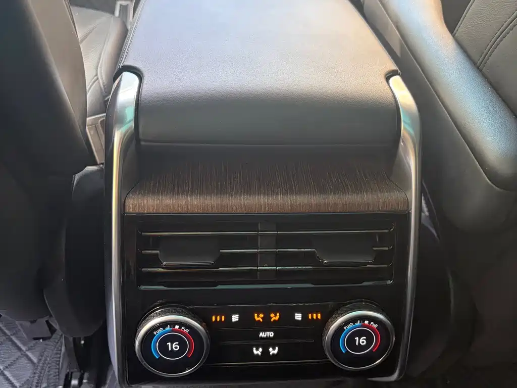 Land Rover Range Rover — миниатюра 16