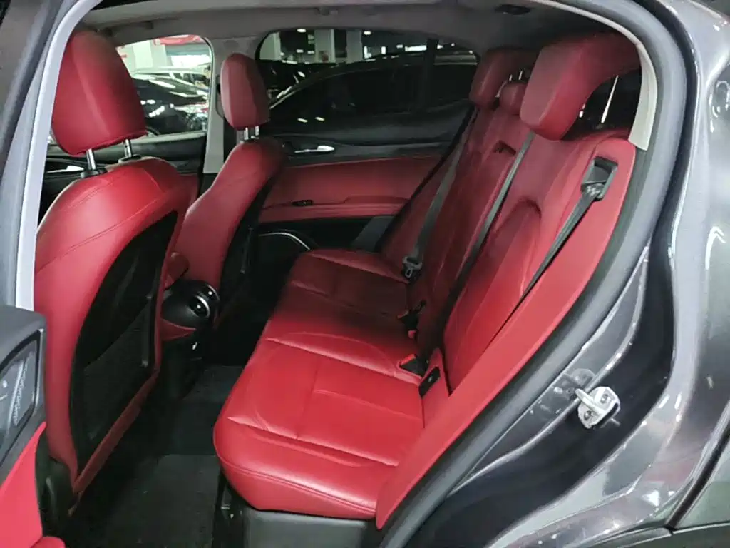 Alfa Romeo Stelvio — миниатюра 17