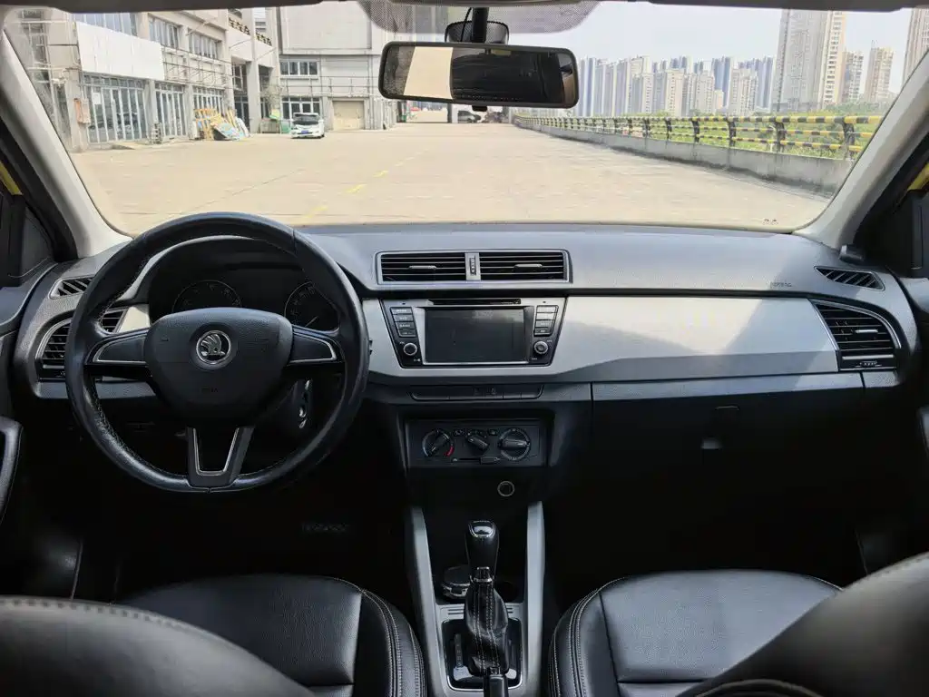 Skoda Fabia — миниатюра 11