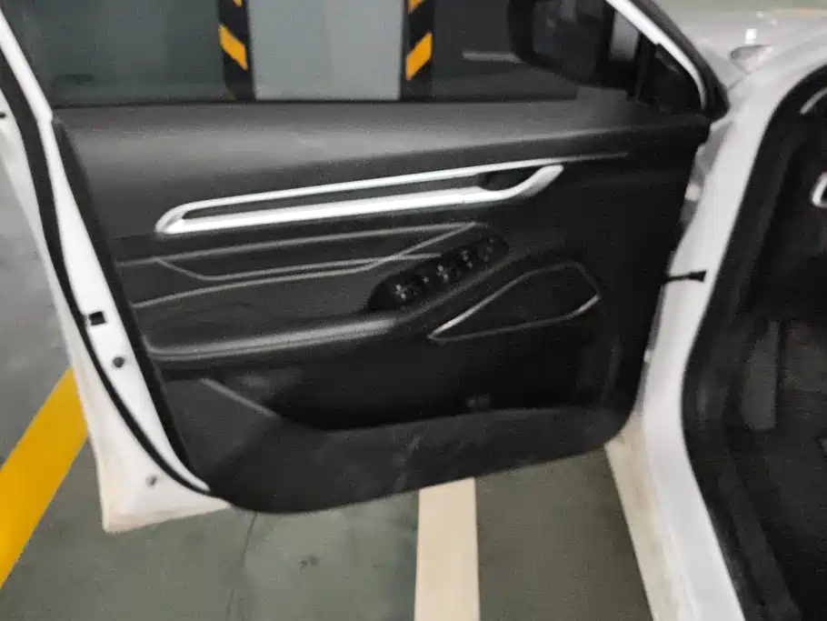 Geely Emgrand — миниатюра 7