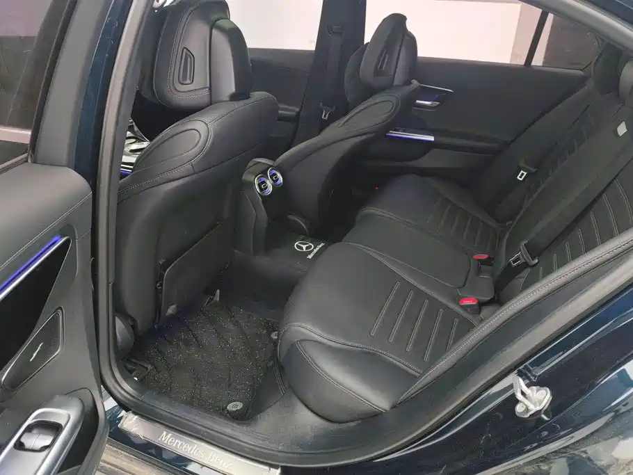 Mercedes-Benz C-Class — миниатюра 11
