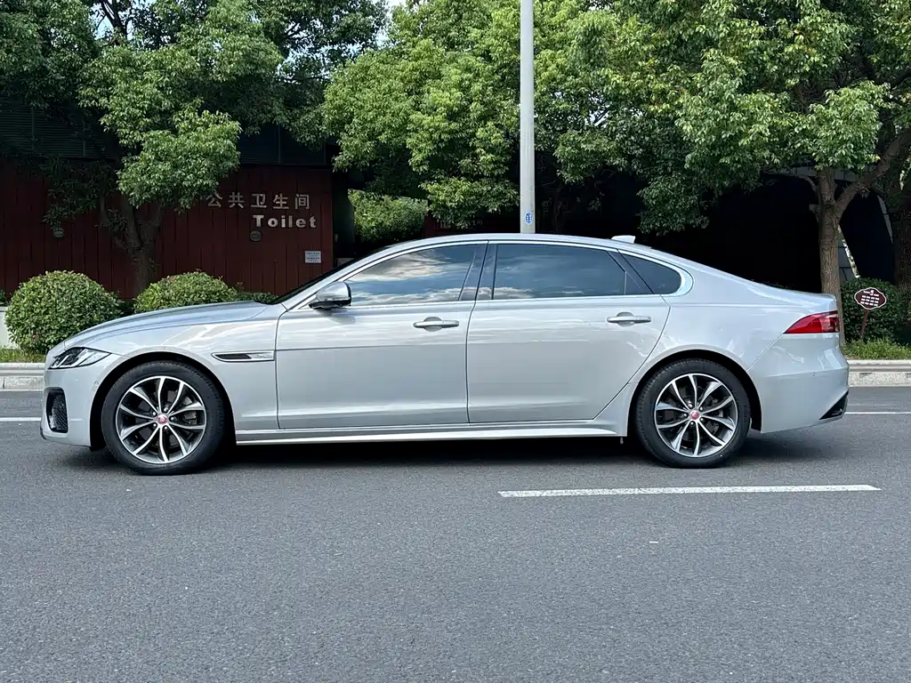 Jaguar XFL — миниатюра 7