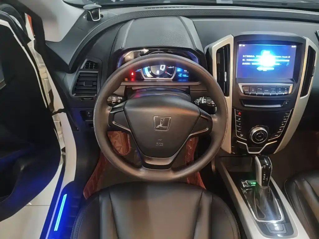 Luxgen U6 — миниатюра 11