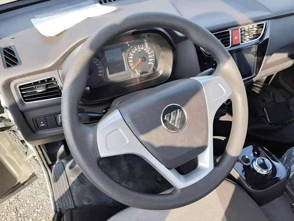 Foton Xiangling M New Energy — миниатюра 11