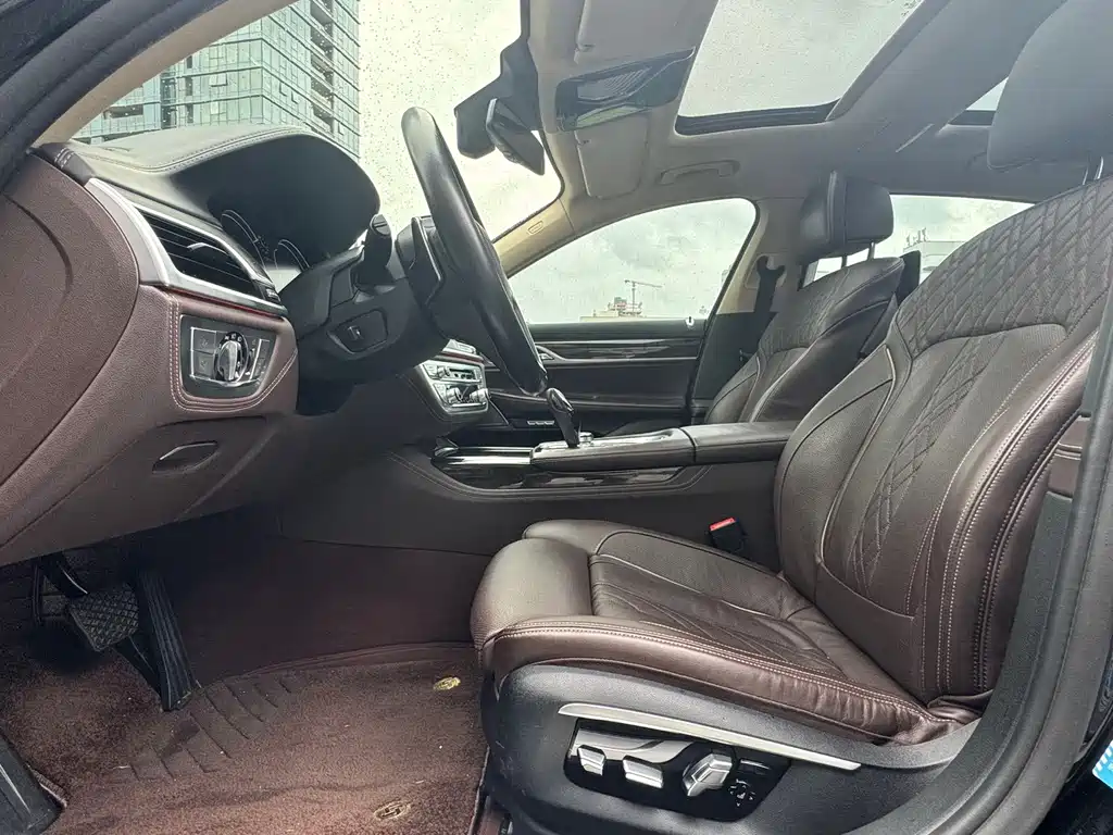 BMW 7 Series — миниатюра 7