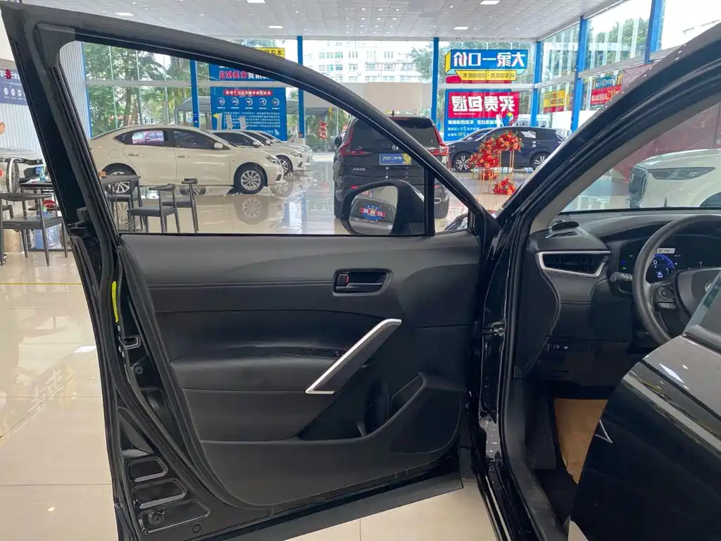 Toyota Corolla Cross — миниатюра 4