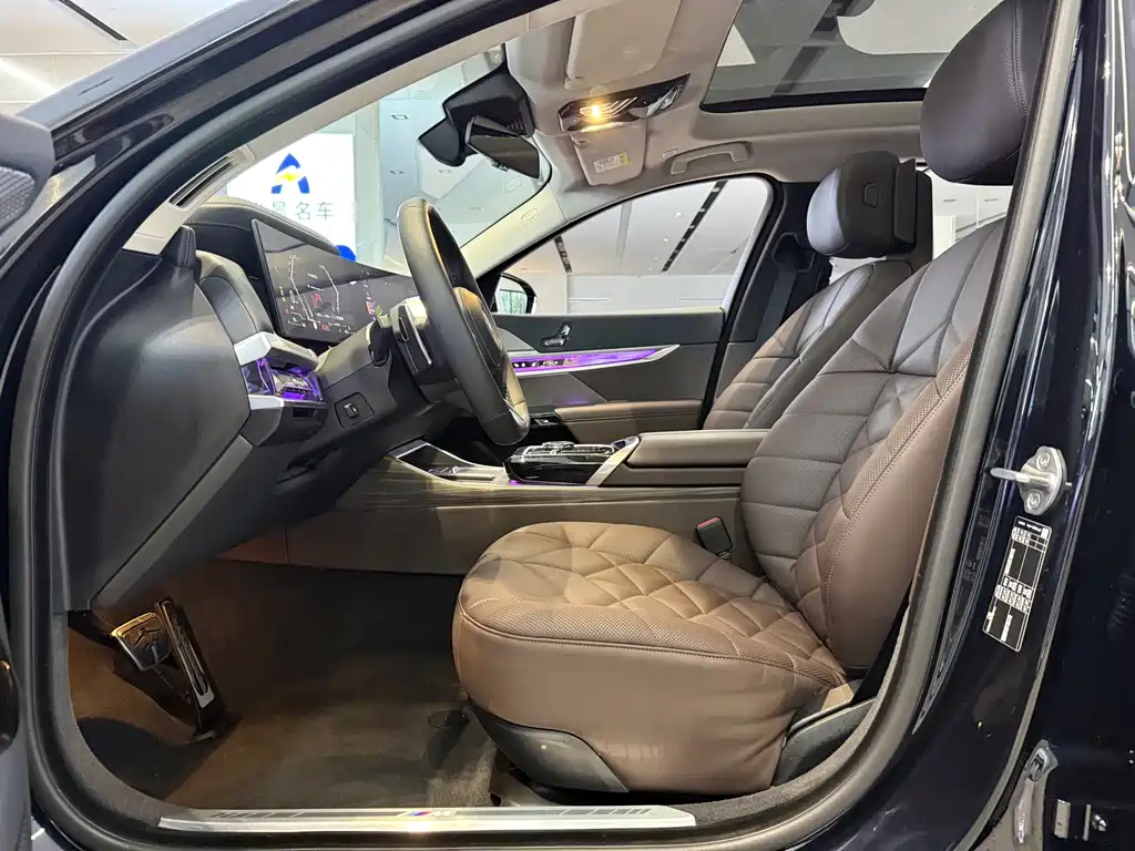 BMW 7 Series — миниатюра 6