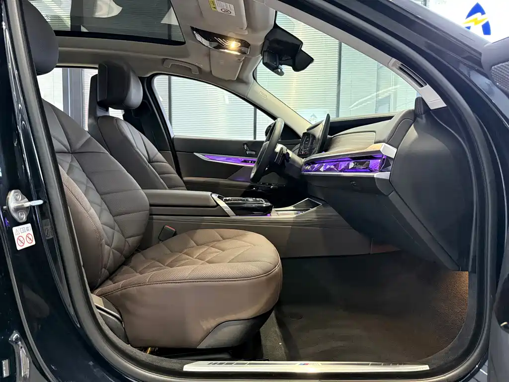 BMW 7 Series — миниатюра 8