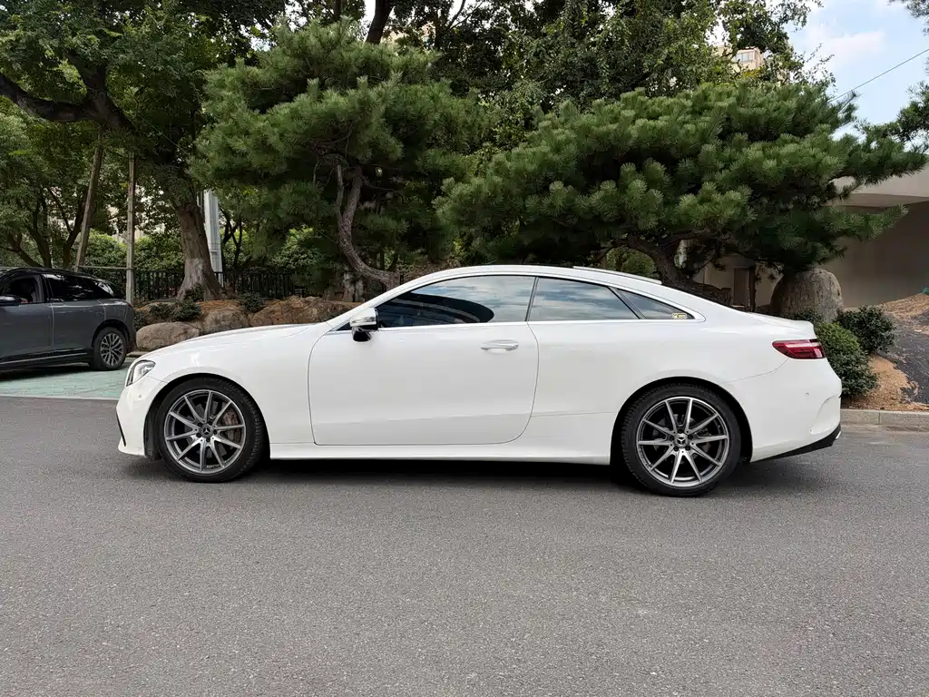 Mercedes-Benz E-Class (Import) — миниатюра 13