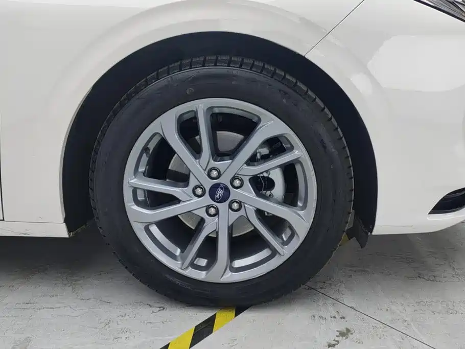 Ford Mondeo — миниатюра 6