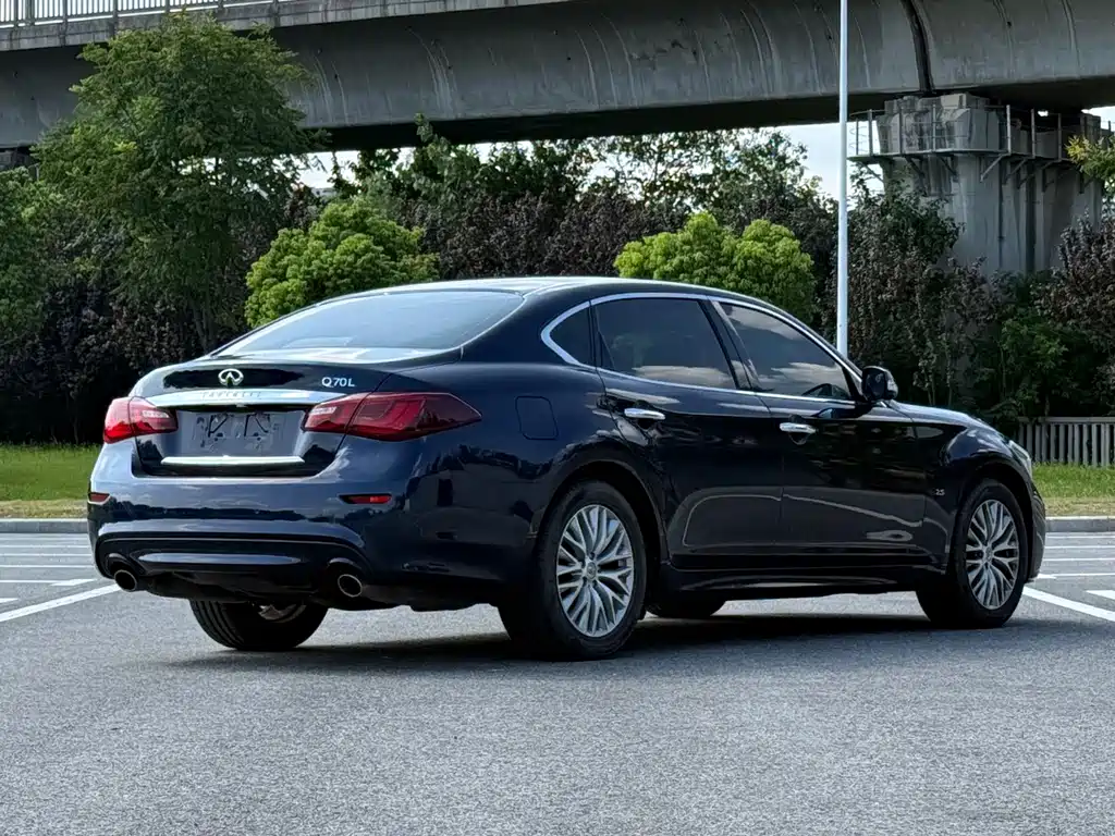 Infiniti Q70 — миниатюра 6