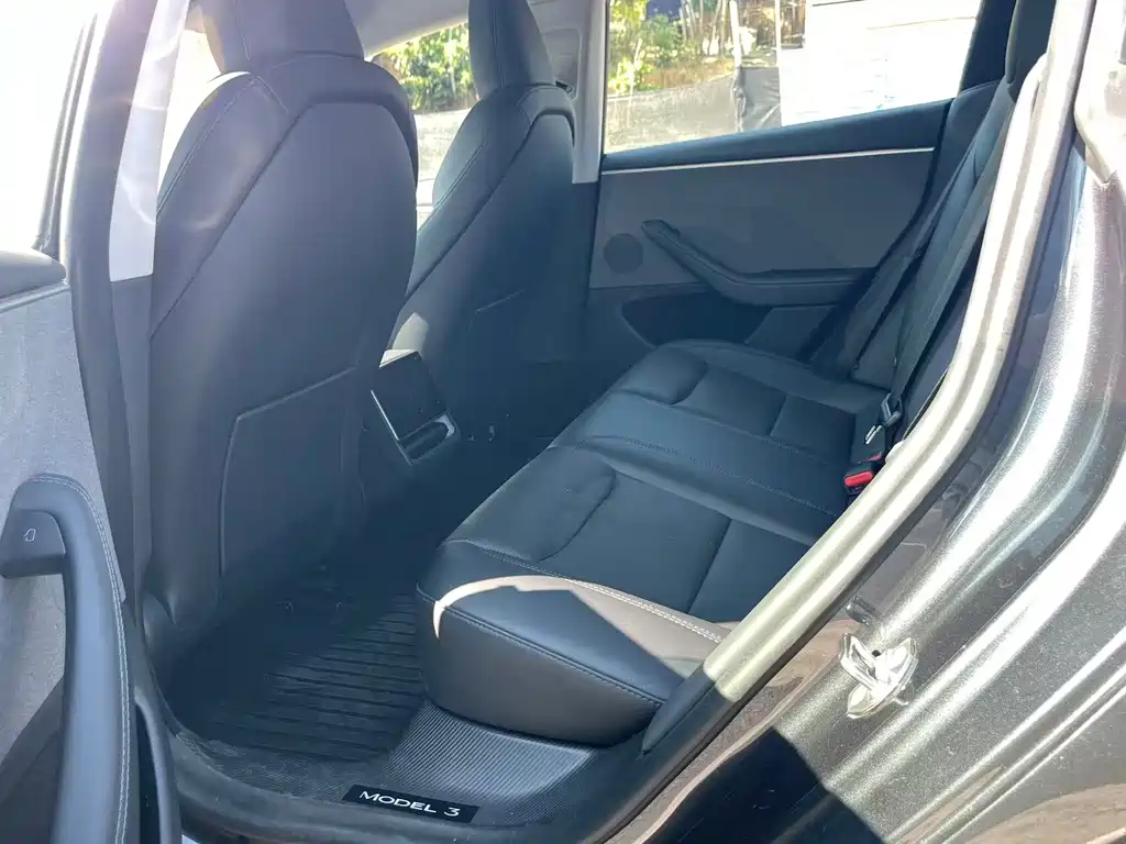 Tesla Model 3 — миниатюра 11